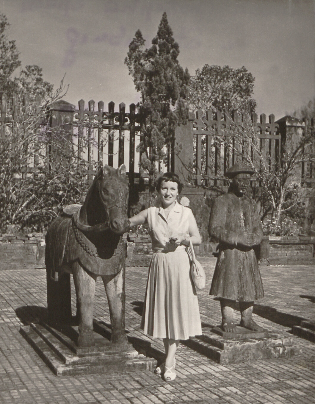 Anna-Josepha Speck von Sternburg in Hué, Vietnam, 1958