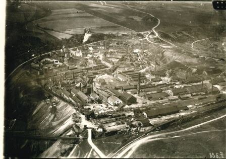 Luftbildaufnahme des Hüttenwerkes Muldenhütten
